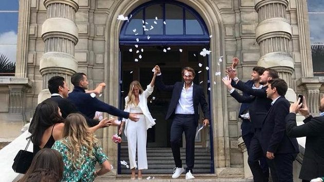 Francouzský tenista Lucas Pouille se oženil. Francouzský tenista Lucas Pouille se oženil.