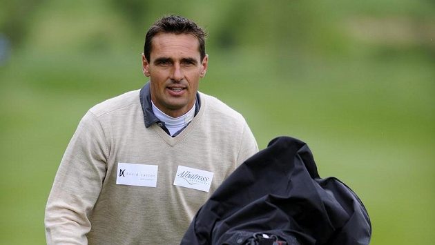 Bývalý desetibojař Roman Šebrle na golfovém turnaji série Czech PGA Tour 3. května v Kuřimi na Brněnsku. Na hrudi měl dva štítky, které řešila komise České golfové federace. Bývalý desetibojař Roman Šebrle na golfovém turnaji série Czech PGA Tour 3. května v Kuřimi na Brněnsku. Na hrudi měl dva štítky, které řešila komise České golfové federace.