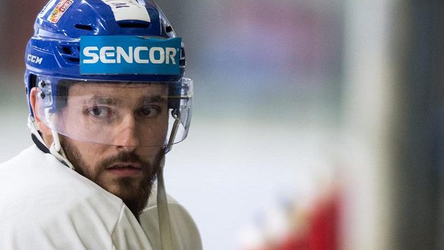 Obránce Michal Kempný během tréninku na kempu hokejové reprezentace. Obránce Michal Kempný během tréninku na kempu hokejové reprezentace.