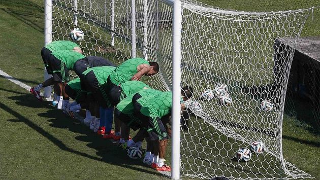 Na tréninku mexických fotbalistů v Brazílii panuje dobrá nálada. Na tréninku mexických fotbalistů v Brazílii panuje dobrá nálada.