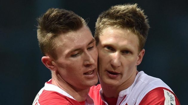 Slávistickému snajprovi Milanu Škodovi (vpravo) to na jaře pálí, do čtvrtka si ale musí počkat, zda ho kouč reprezentace Vrba do národního týmu povolá. Slávistickému snajprovi Milanu Škodovi (vpravo) to na jaře pálí, do čtvrtka si ale musí počkat, zda ho kouč reprezentace Vrba do národního týmu povolá.