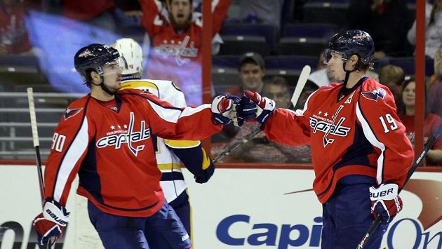 Hokejisté Washingtonu Capitals Marcus Johansson (vlevo) a Nicklas Backström. Hokejisté Washingtonu Capitals Marcus Johansson (vlevo) a Nicklas Backström.