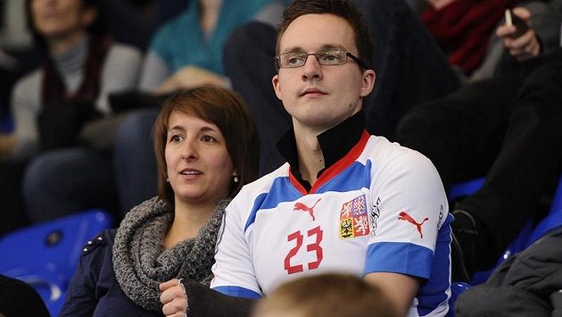 Vojtěch Skalík v hledišti curyšské Saalsporthalle Vojtěch Skalík v hledišti curyšské Saalsporthalle