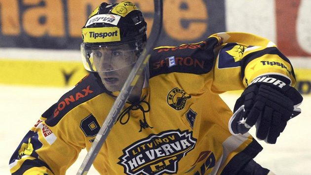 Litvínovský útočník Martin Ručinský v utkání 29. kola hokejové Tipsport extraligy proti Liberci. Litvínovský útočník Martin Ručinský v utkání 29. kola hokejové Tipsport extraligy proti Liberci.