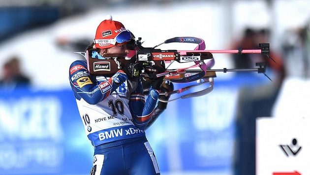 Veronika Vítková se v Kontiolahti na střelnici zatím trápí. Veronika Vítková se v Kontiolahti na střelnici zatím trápí.