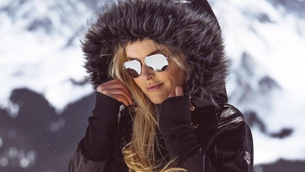 Lindsey Vonnová musí kvůli zranění kolena vstup do své poslední sezony odložit. Lindsey Vonnová musí kvůli zranění kolena vstup do své poslední sezony odložit.