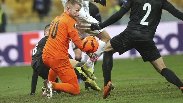 Jablonecký gólman Vlastimil Hrubý v utkání Evropské ligy na hřišti Dynama Kyjev neinkasoval. Jablonecký gólman Vlastimil Hrubý v utkání Evropské ligy na hřišti Dynama Kyjev neinkasoval.