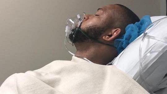Thiago Santos pár minut po operaci. Teď už mu je lépe, ale na další zápas v kleci si ještě musí počkat. Thiago Santos pár minut po operaci. Teď už mu je lépe, ale na další zápas v kleci si ještě musí počkat.
