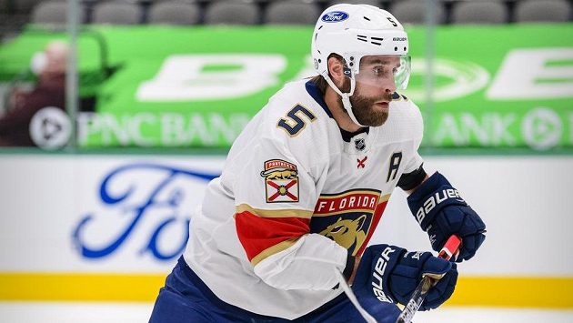 Obránce Aaron Ekblad už Floridě v základní části NHL nepomůže. Obránce Aaron Ekblad už Floridě v základní části NHL nepomůže.