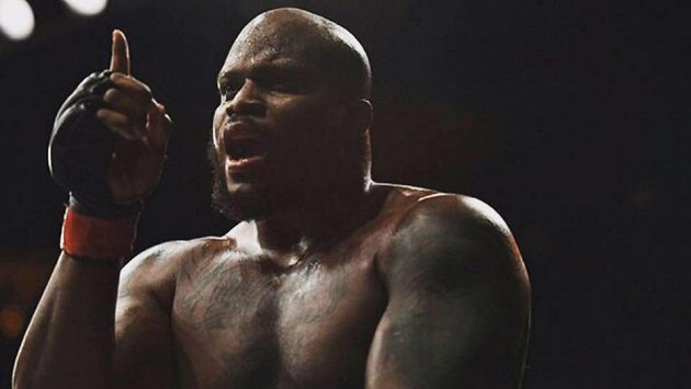 Derrick Lewis nezůstal doma v suchu, vyrazil pomoci sousedům v Houstonu, když město zasáhl hurikán a povodně. Derrick Lewis nezůstal doma v suchu, vyrazil pomoci sousedům v Houstonu, když město zasáhl hurikán a povodně.