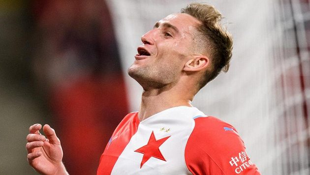 Jan Kuchta ze Slavie Praha během utkání s Hradcem Králové. Jan Kuchta ze Slavie Praha během utkání s Hradcem Králové.