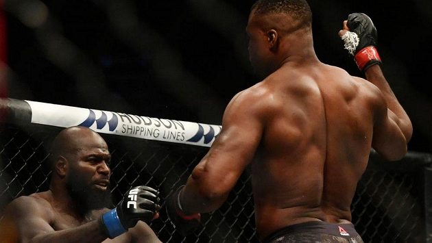 Jairzinho Rozenstruik přišel jako neporažená těžká váha, odešel s výpraskem, když si ho podal Francis Ngannou na UFC 249. Jairzinho Rozenstruik přišel jako neporažená těžká váha, odešel s výpraskem, když si ho podal Francis Ngannou na UFC 249.