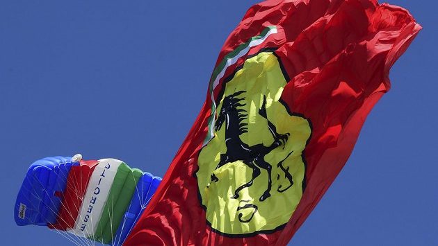 Bývalý šéf týmu Ferrari Stefano Domenicali se má stát od příští sezony novým výkonným ředitelem šampionátu formule 1. Bývalý šéf týmu Ferrari Stefano Domenicali se má stát od příští sezony novým výkonným ředitelem šampionátu formule 1.