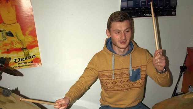 Sparťanský obránce Jakub Brabec si umí se škopky poradit... Sparťanský obránce Jakub Brabec si umí se škopky poradit...