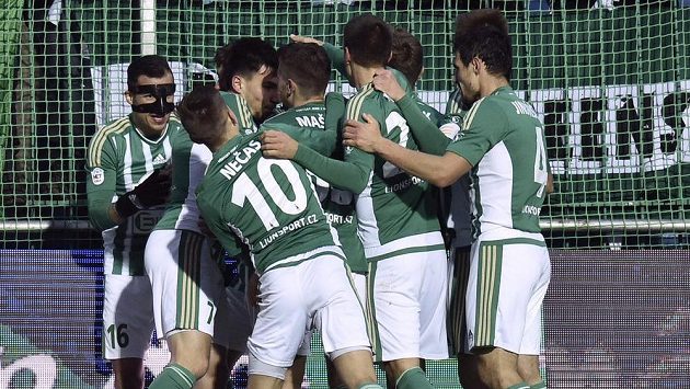 Hráči Bohemians 1905 se radují z gólu na hřišti Mladé Boleslavi. Hráči Bohemians 1905 se radují z gólu na hřišti Mladé Boleslavi.