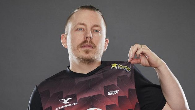 Dánský kouč mousesports Allan “Rejin” Petersen se přiznal k podvodnému chování, tým ho suspendoval. Dánský kouč mousesports Allan “Rejin” Petersen se přiznal k podvodnému chování, tým ho suspendoval.