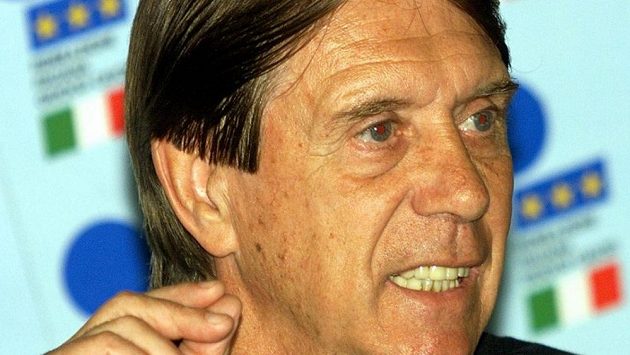 Bývalý italský kouč Cesare Maldini na archivním snímku z roku 1998. Bývalý italský kouč Cesare Maldini na archivním snímku z roku 1998.