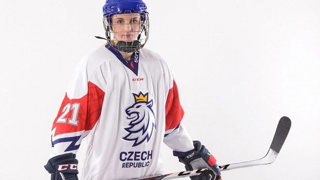 Česká hokejistka Tereza Vanišová ve zbrusu nové sadě reprezentačních dresů. Česká hokejistka Tereza Vanišová ve zbrusu nové sadě reprezentačních dresů.