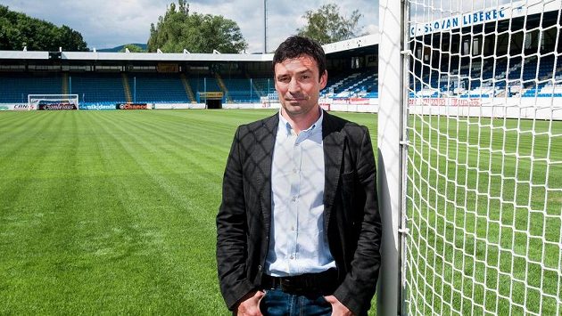 Slovenský kouč v libereckých službách Samuel Slovák se na úvod EL střetne s Košicemi. Slovenský kouč v libereckých službách Samuel Slovák se na úvod EL střetne s Košicemi.