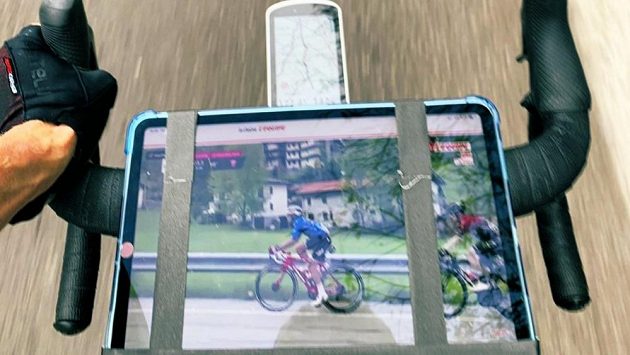 Britský cyklista Christopher Froome si zpestřil trénink sledováním živého přenosu z italského Gira. Britský cyklista Christopher Froome si zpestřil trénink sledováním živého přenosu z italského Gira.