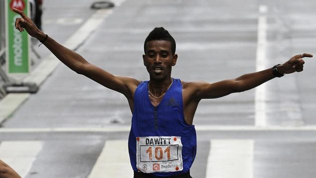Tradiční Silvestrovský běh v Sao Paulu vyhrál Etiopan Dawit Admasu. Tradiční Silvestrovský běh v Sao Paulu vyhrál Etiopan Dawit Admasu.