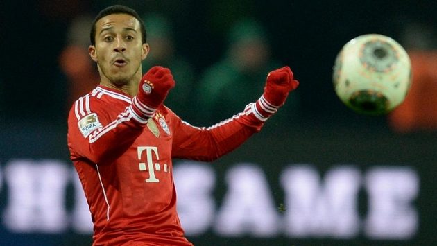 Španěl Thiago Alcantara musí na operaci kolena a na světovém šampionátu si nezahraje. Španěl Thiago Alcantara musí na operaci kolena a na světovém šampionátu si nezahraje.