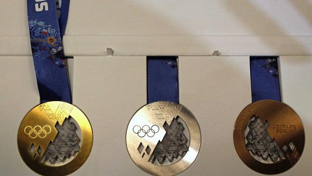 Půlkilogramové medaile jsou vytvořené z cenného kovu a polykarbonátu. Půlkilogramové medaile jsou vytvořené z cenného kovu a polykarbonátu.