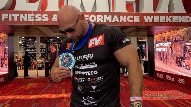 Vlastimil Kužel s medailí z Las Vegas. Vlastimil Kužel s medailí z Las Vegas.
