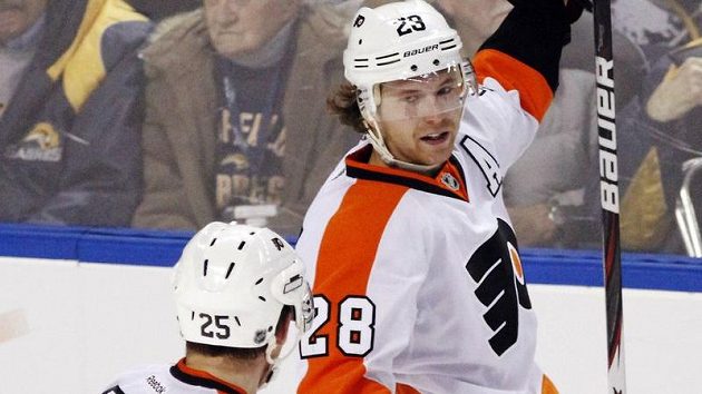 Claude Giroux se raduje z gólu. Claude Giroux se raduje z gólu.