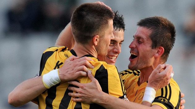 Hráči Bohemians Mantas Kuklys (vlevo), Jakub Rada (uprostřed) a Michal Šmíd se radují z vyhraného utkání v Jablonci. Hráči Bohemians Mantas Kuklys (vlevo), Jakub Rada (uprostřed) a Michal Šmíd se radují z vyhraného utkání v Jablonci.