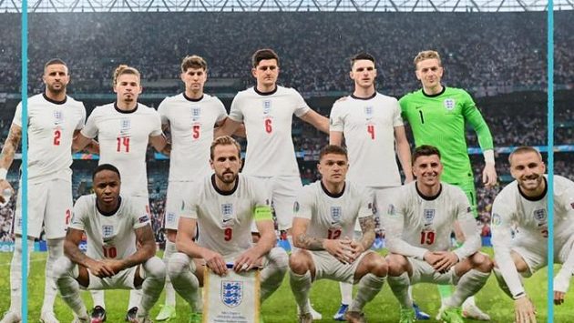 Anglický fotbalový tým čelil na fotbalovém EURU rasismu po prohraném rozstřelu ve finále. Anglický fotbalový tým čelil na fotbalovém EURU rasismu po prohraném rozstřelu ve finále.