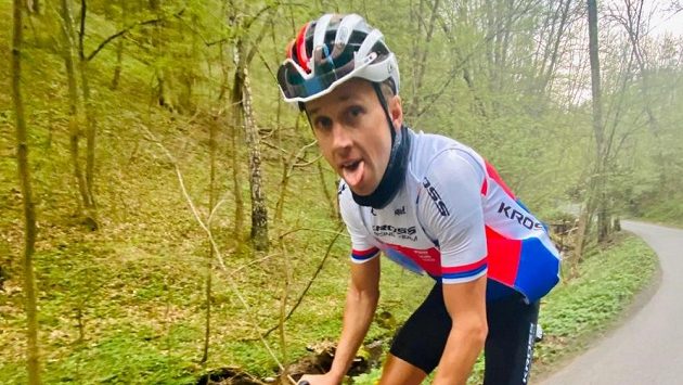 Biker Ondřej Cink během tréninkové jízdy dlouhé 351,55 kilometrů. Biker Ondřej Cink během tréninkové jízdy dlouhé 351,55 kilometrů.