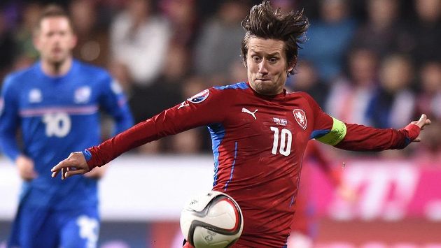 Tomáš Rosický se připravuje na střelu v kvalifikačním utkání proti Islandu v Plzni. Tomáš Rosický se připravuje na střelu v kvalifikačním utkání proti Islandu v Plzni.