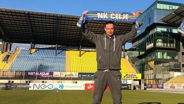 Jiří Jarošík, bývalý český reprezentant a trenér NK Celje. Jiří Jarošík, bývalý český reprezentant a trenér NK Celje.