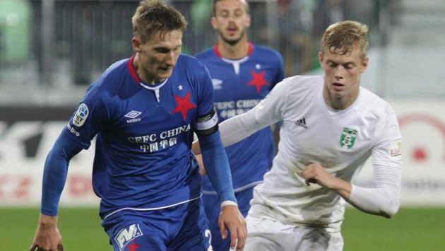 Milan Škoda (vlevo) ze Slavie a Filip Panák z Karviné. Milan Škoda (vlevo) ze Slavie a Filip Panák z Karviné.