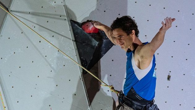 Adam Ondra zdraví diváky v Toulouse. Adam Ondra zdraví diváky v Toulouse.