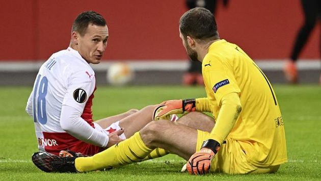 To jsme to vymňoukli... Slávisté Jan Bořil (vlevo) a Ondřej Kolář během školení v Leverkusenu. To jsme to vymňoukli... Slávisté Jan Bořil (vlevo) a Ondřej Kolář během školení v Leverkusenu.