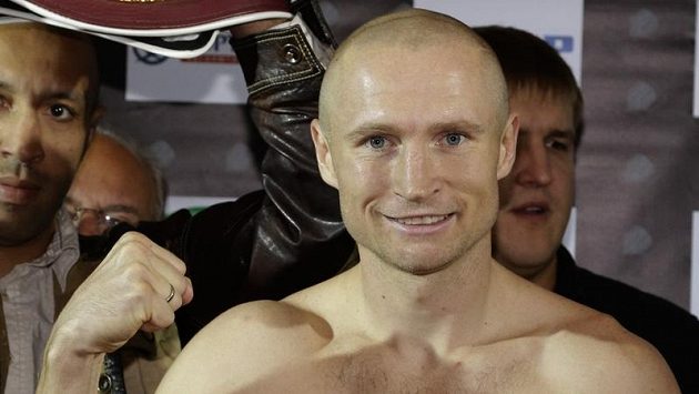 Český boxer Lukáš Konečný před sobotním zápasem proti Rusovi Zaurbekovi Bajsangurovi hýří dobrou náladou. Český boxer Lukáš Konečný před sobotním zápasem proti Rusovi Zaurbekovi Bajsangurovi hýří dobrou náladou.