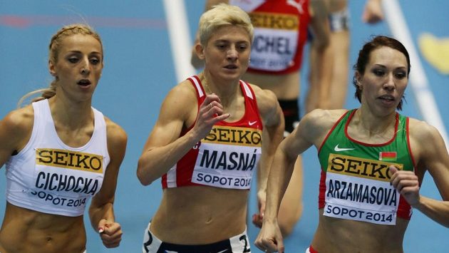 Lenka Masná mezi stříbrnou Polkou Angelikou Cichockou a bronzovou Běloruskou Marinou Arazamasovovou. Lenka Masná mezi stříbrnou Polkou Angelikou Cichockou a bronzovou Běloruskou Marinou Arazamasovovou.