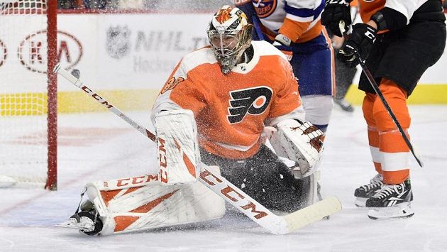 Michal Neuvirth v utkání s New Yorkem Islanders. Michal Neuvirth v utkání s New Yorkem Islanders.