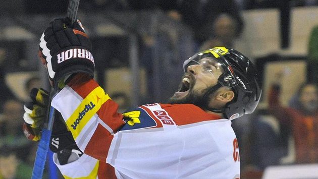 Olomoucký útočník Martin Cibák se raduje z vítězného gólu proti Karlovým Varům. Olomoucký útočník Martin Cibák se raduje z vítězného gólu proti Karlovým Varům.