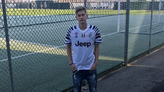 Roman Macek v dresu Juventusu v tréninkovém komplexu italského klubu. Roman Macek v dresu Juventusu v tréninkovém komplexu italského klubu.
