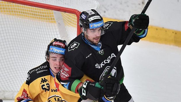Dominik Pacovský (vpravo) z Boleslavi a Marek Baránek z Litvínova. Dominik Pacovský (vpravo) z Boleslavi a Marek Baránek z Litvínova.
