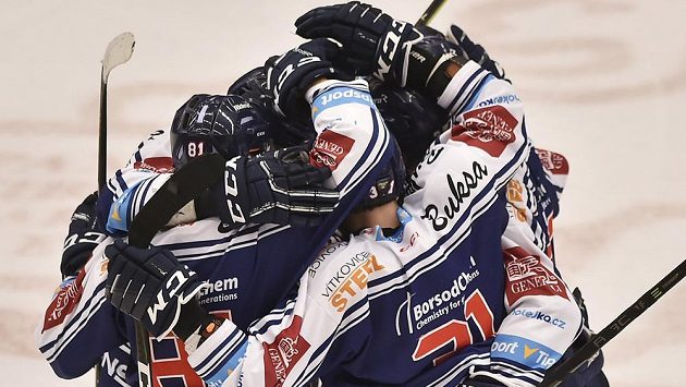 Radost hokejistů Vítkovic z gólu na ledě Jihlavy v utkání 34. kola ELH. Radost hokejistů Vítkovic z gólu na ledě Jihlavy v utkání 34. kola ELH.