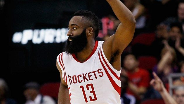 Basketbalista Houstonu James Harden proti Indianě řádil. Basketbalista Houstonu James Harden proti Indianě řádil.