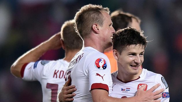 Střelec vítězného gólu Václav Pilař (vpravo) se raduje společně s Davidem Limberským po konci zápasu s Nizozemskem. Střelec vítězného gólu Václav Pilař (vpravo) se raduje společně s Davidem Limberským po konci zápasu s Nizozemskem.