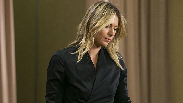 Ruská tenistka Maria Šarapovová přichází na tiskovou konferenci v Los Angeles. Ruská tenistka Maria Šarapovová přichází na tiskovou konferenci v Los Angeles.