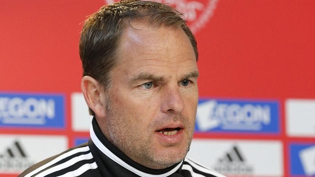 Trenér Frank de Boer zůstane v Ajaxu Amsterdam. Trenér Frank de Boer zůstane v Ajaxu Amsterdam.