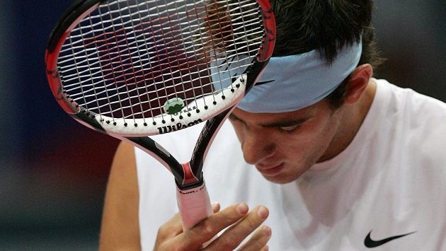 Argentinský tenista Juan Martín del Potro znovu odkládá návrat na okruh ATP. Argentinský tenista Juan Martín del Potro znovu odkládá návrat na okruh ATP.