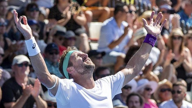Americký tenista Tennys Sandgren se raduje ze svého prvního titulu na okruhu ATP. Ve finále v Aucklandu zdolal Brita Camerona Norrieho. Americký tenista Tennys Sandgren se raduje ze svého prvního titulu na okruhu ATP. Ve finále v Aucklandu zdolal Brita Camerona Norrieho.